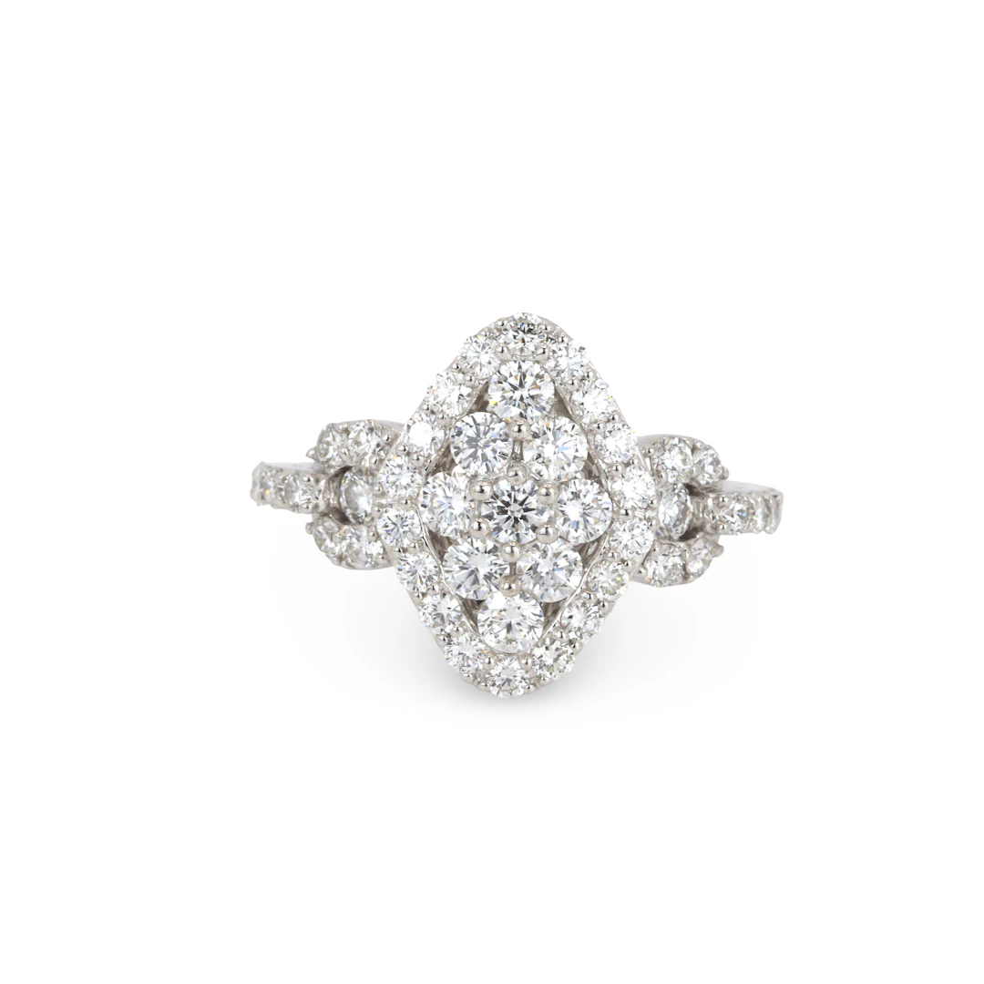18CT GOLD DIAMOND CLUSTER RING.