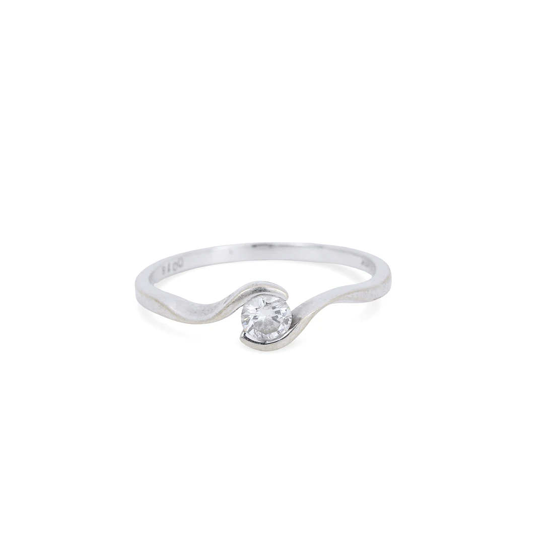 DIAMOND SOLITAIRE RING.