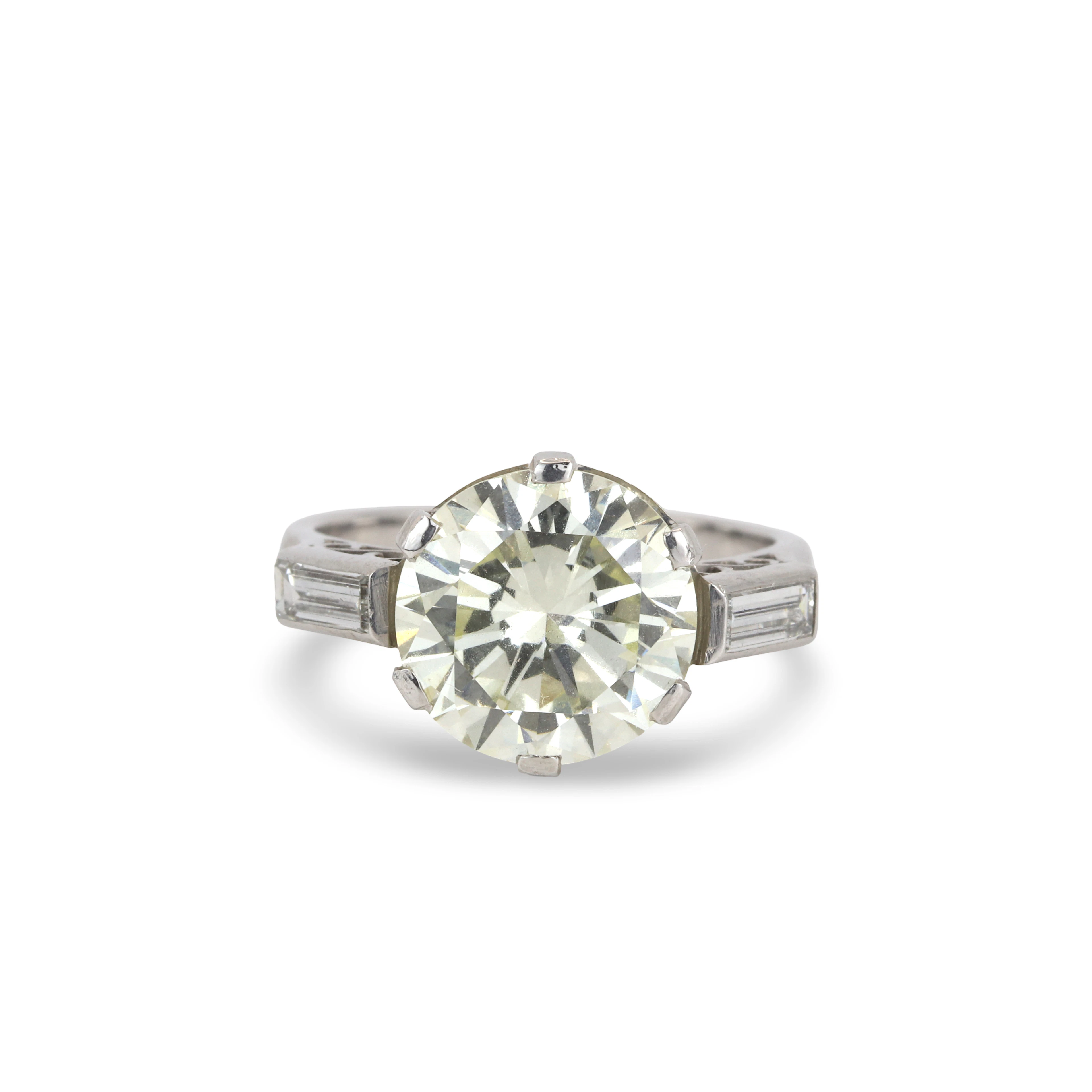 4.73CT DIA CENTRE STONE RING.