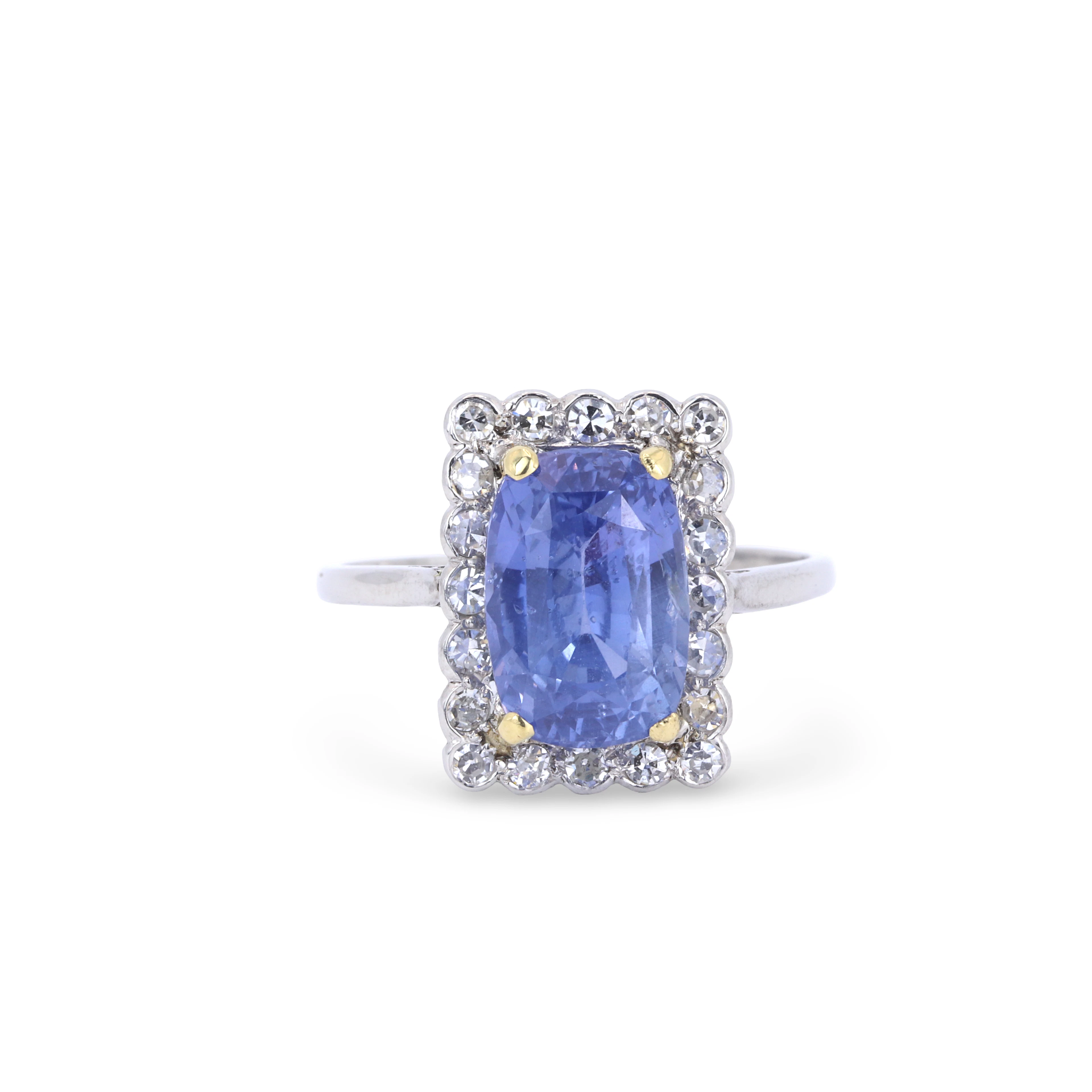 18CT GOLD 7CT UNHEATED SAPPHIRE RING.