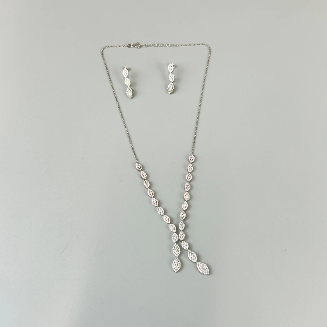 HALLMARKED SILVER NECKLACE ETC.
