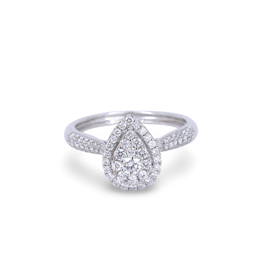 18CT GOLD DIAMOND CLUSTER RING.