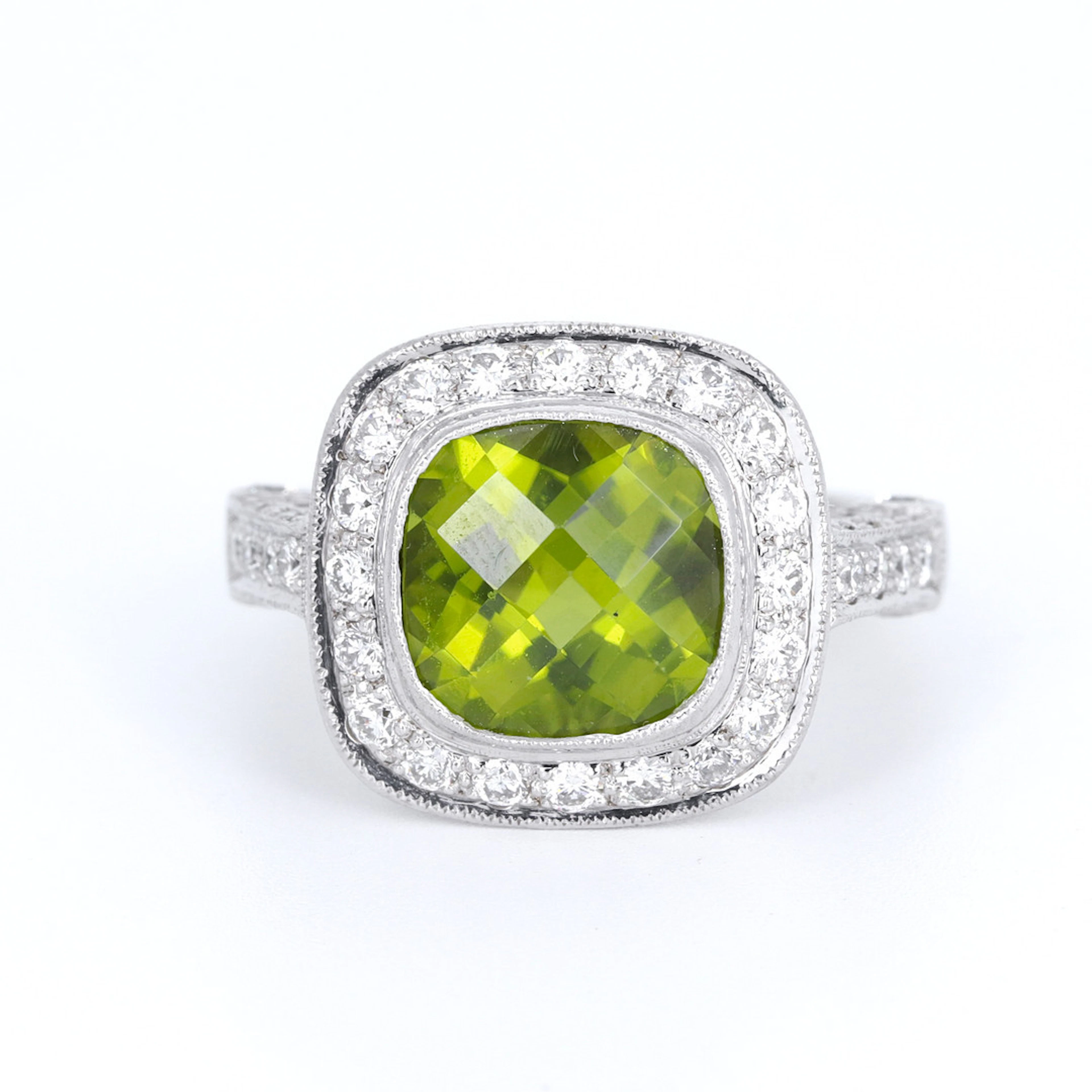 18CT GOLD DIAMOND & PERIDOT RING.