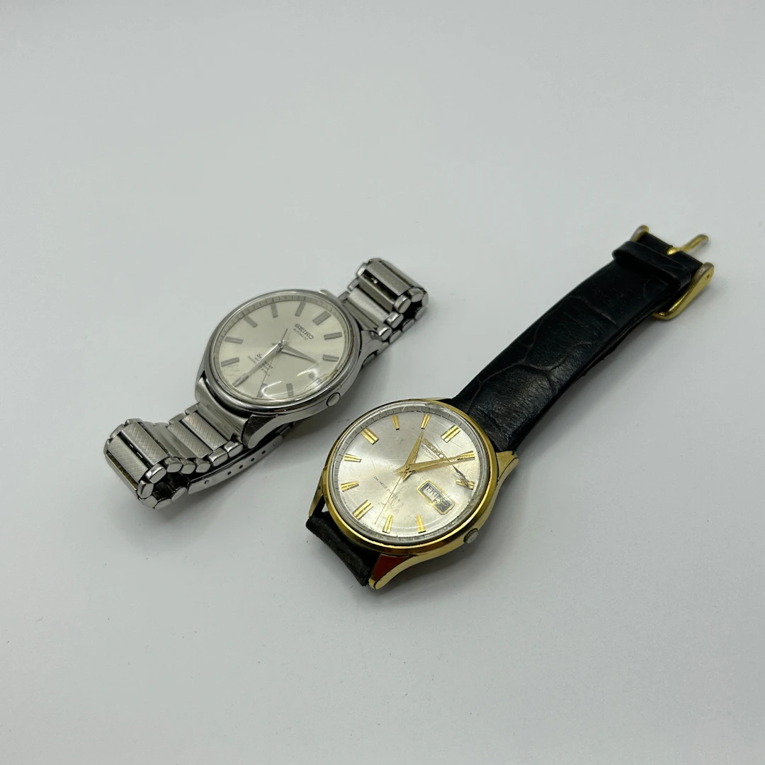 TWO VINTAGE SEIKO AUTOMATIC WRISTWATCHES.
