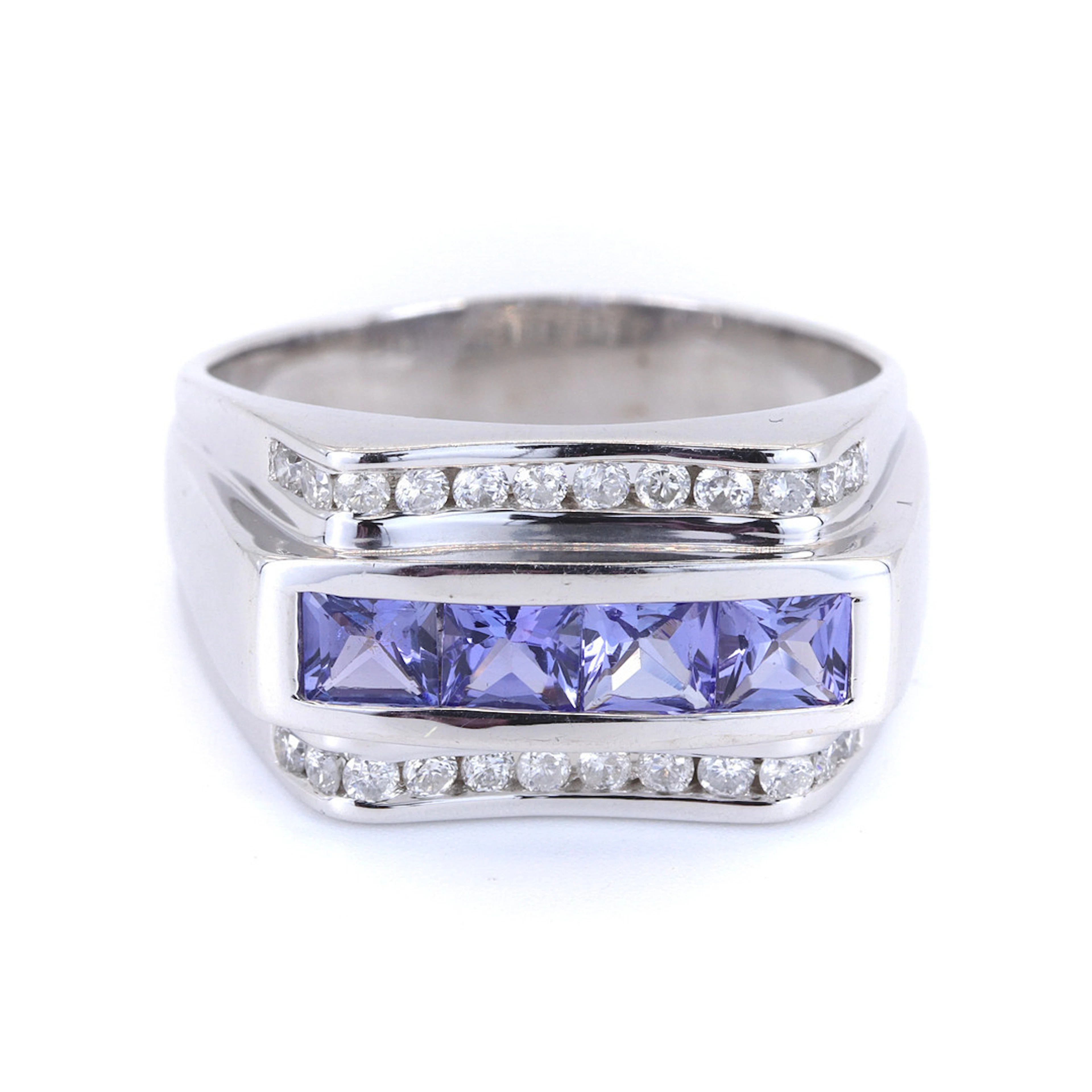 14CT GOLD AMETHYST & DIAMOND RING.