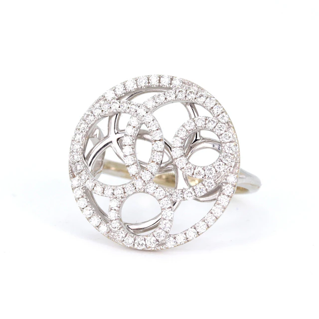 DE BEERS 18CT GOLD DIAMOND RING.