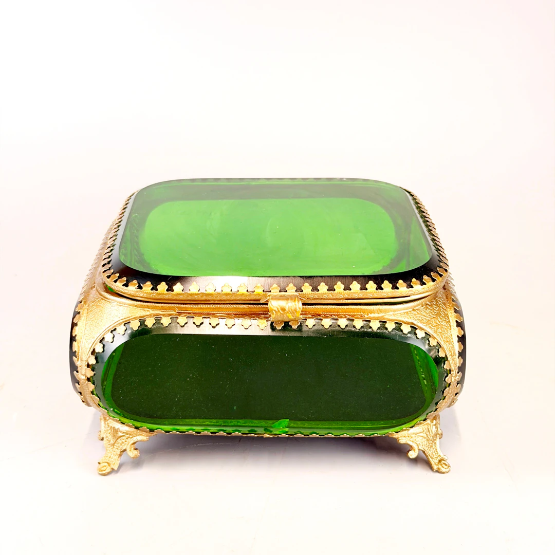 BOHEMIAN STYLE GLASS BOX.