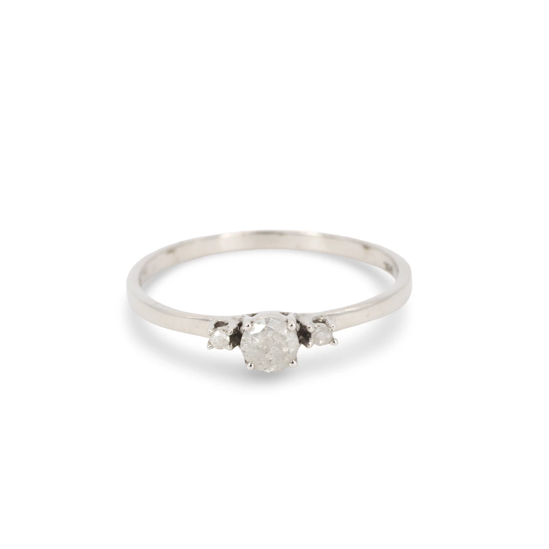 9CT WHITE GOLD THREE DIAMOND RING.