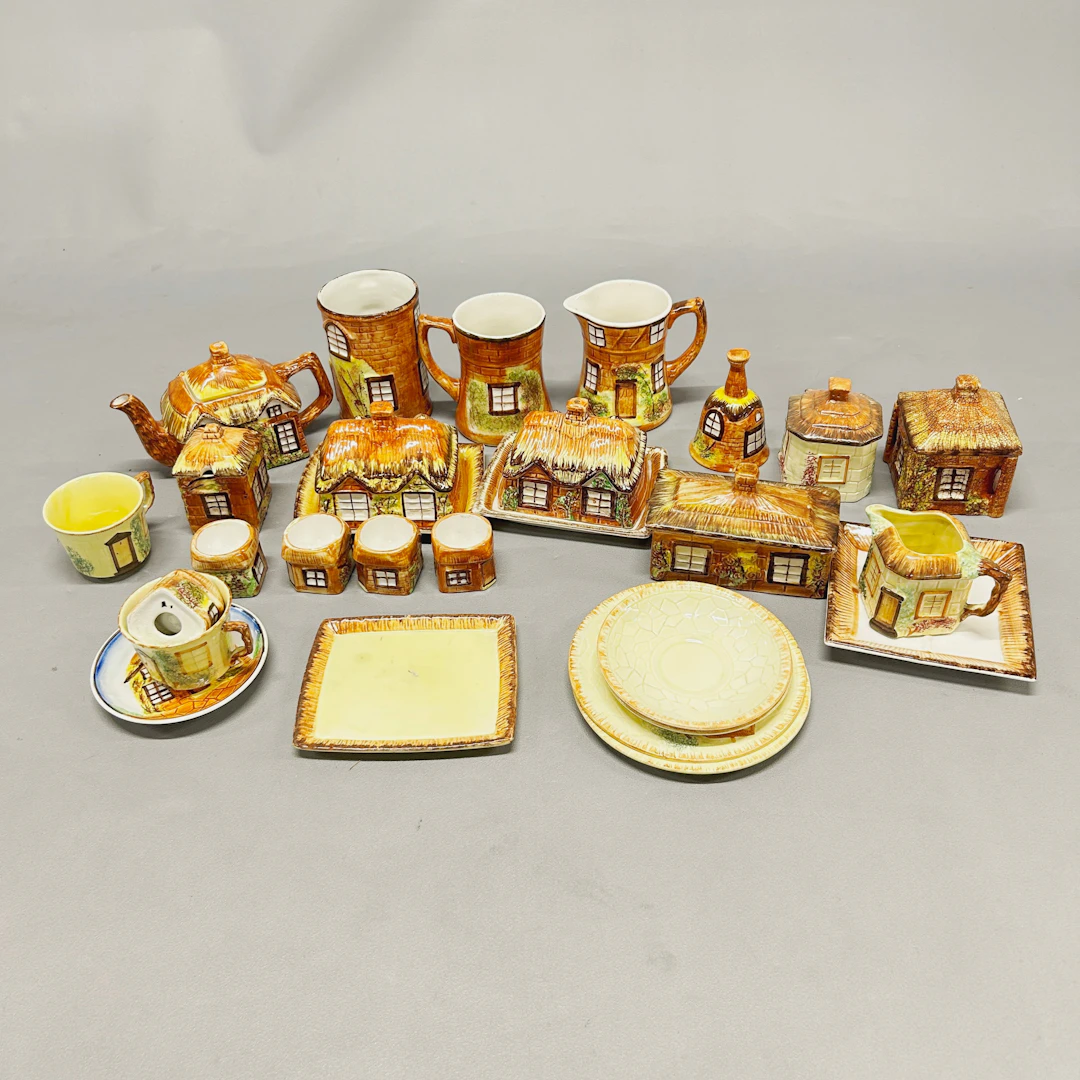 MIXED COTTAGE WARE ITEMS.