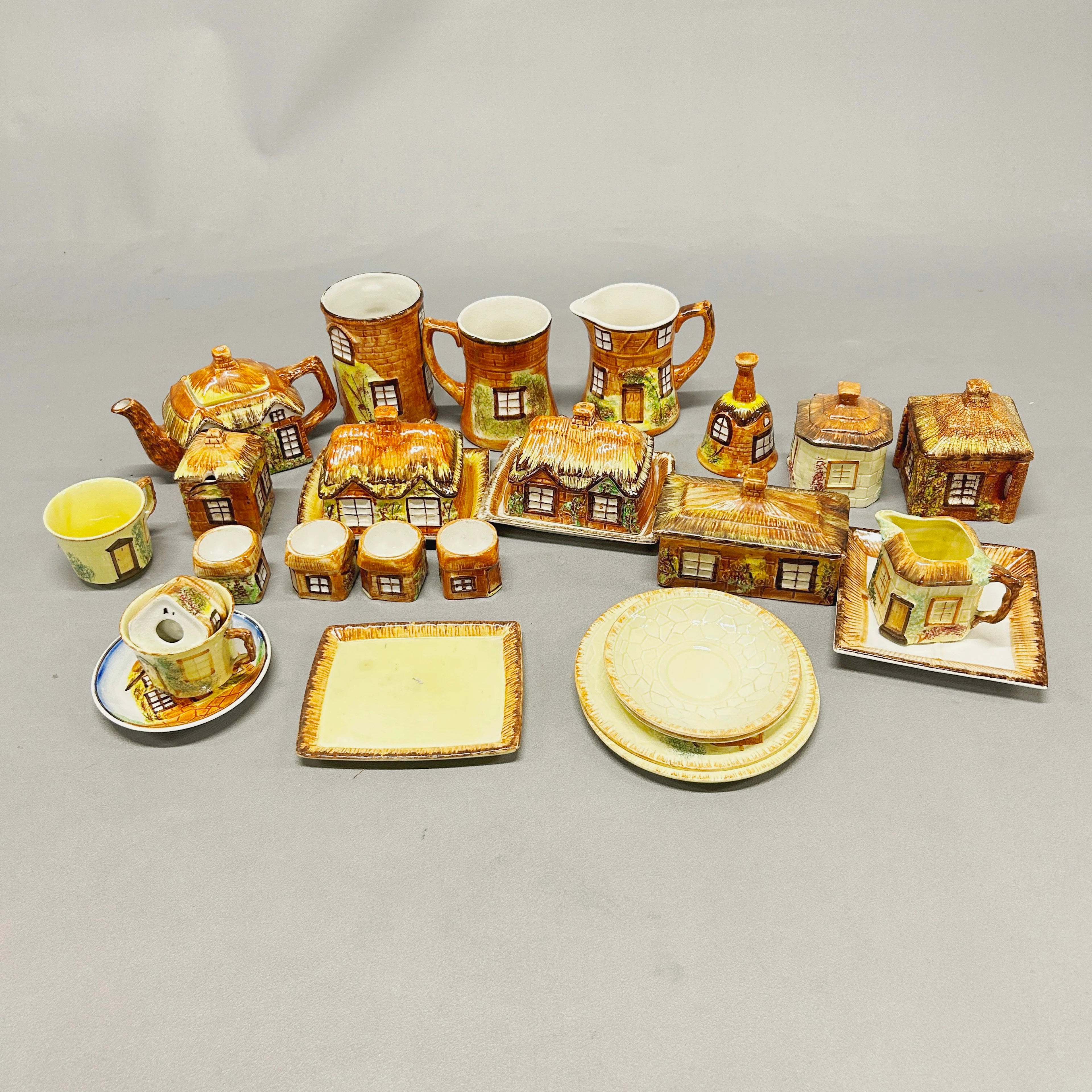 MIXED COTTAGE WARE ITEMS.