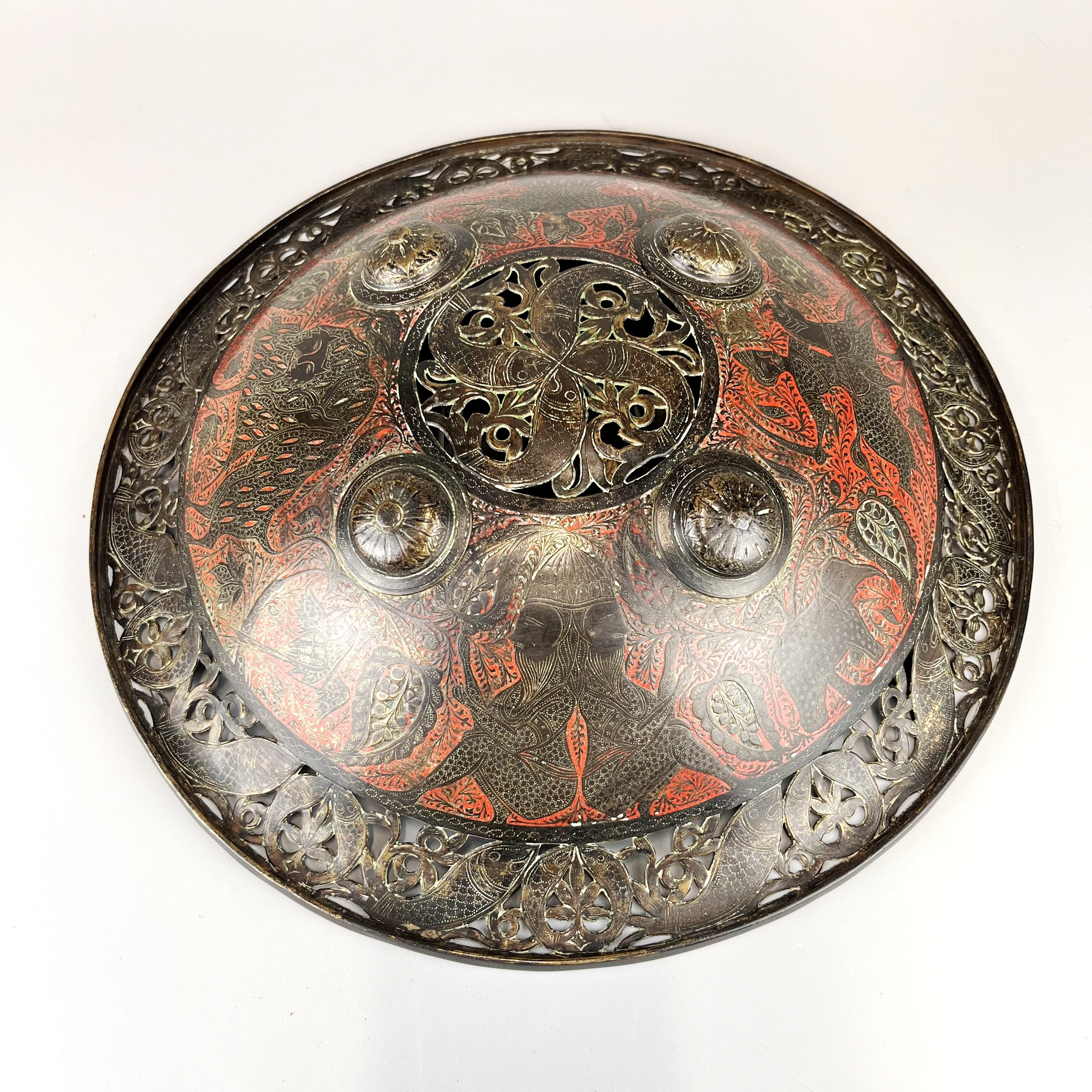 15THC PERSIAN TYPE SHIELD.