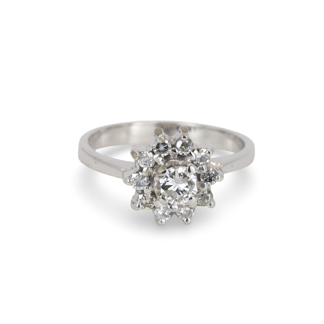 14CT GOLD DIAMOND CLUSTER RING.
