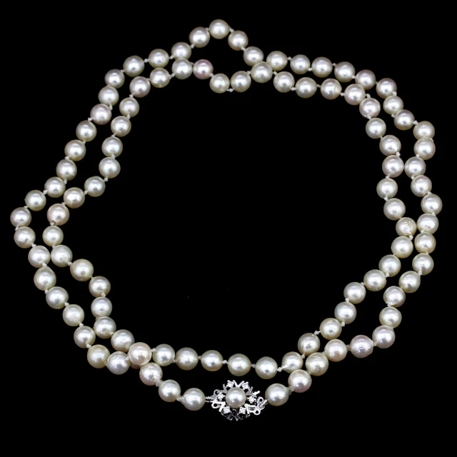 18CT GOLD AKOYA PEARLS NECKLACE.