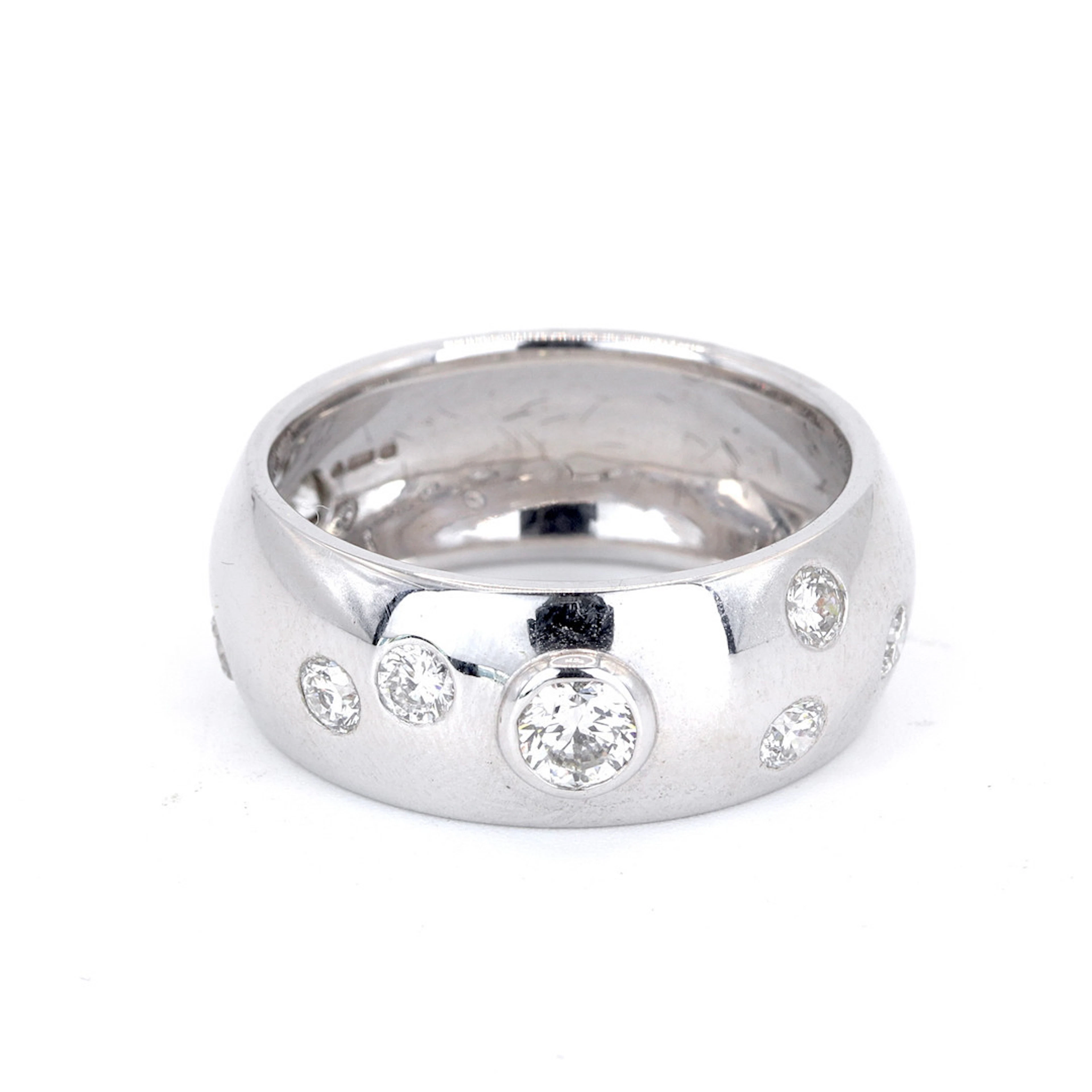 18CT DIAMOND SET RING.