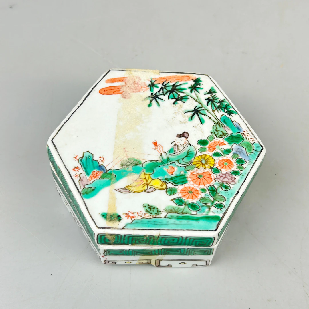 WUCAI DECORATED TRINKET BOX.