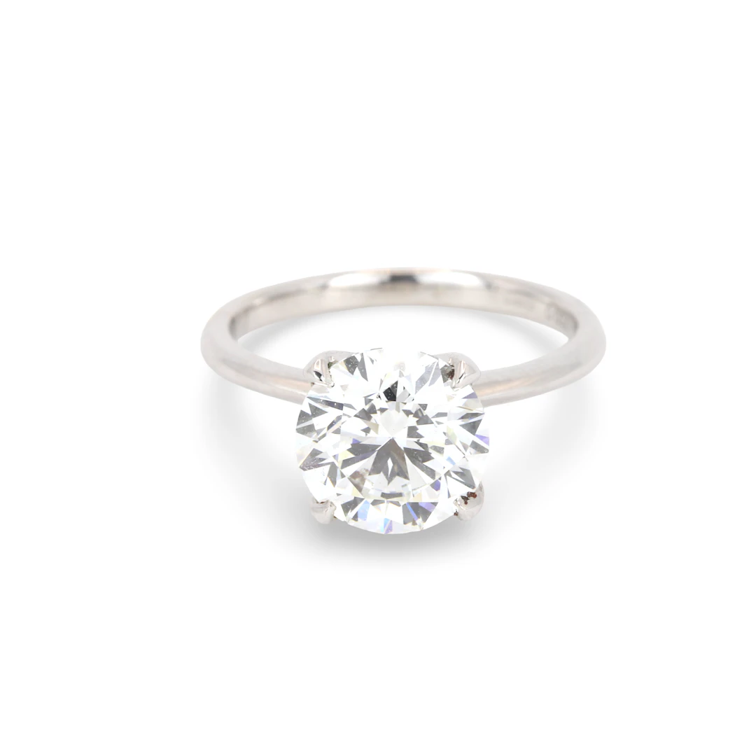 18CT GOLD (3.02CT) LAB DIAMOND RING.