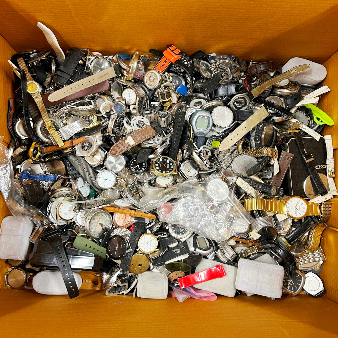 MIXED WATCH PARTS.
