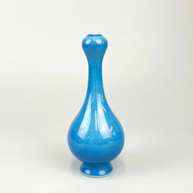 CHINESE GARLIC NECK VASE.