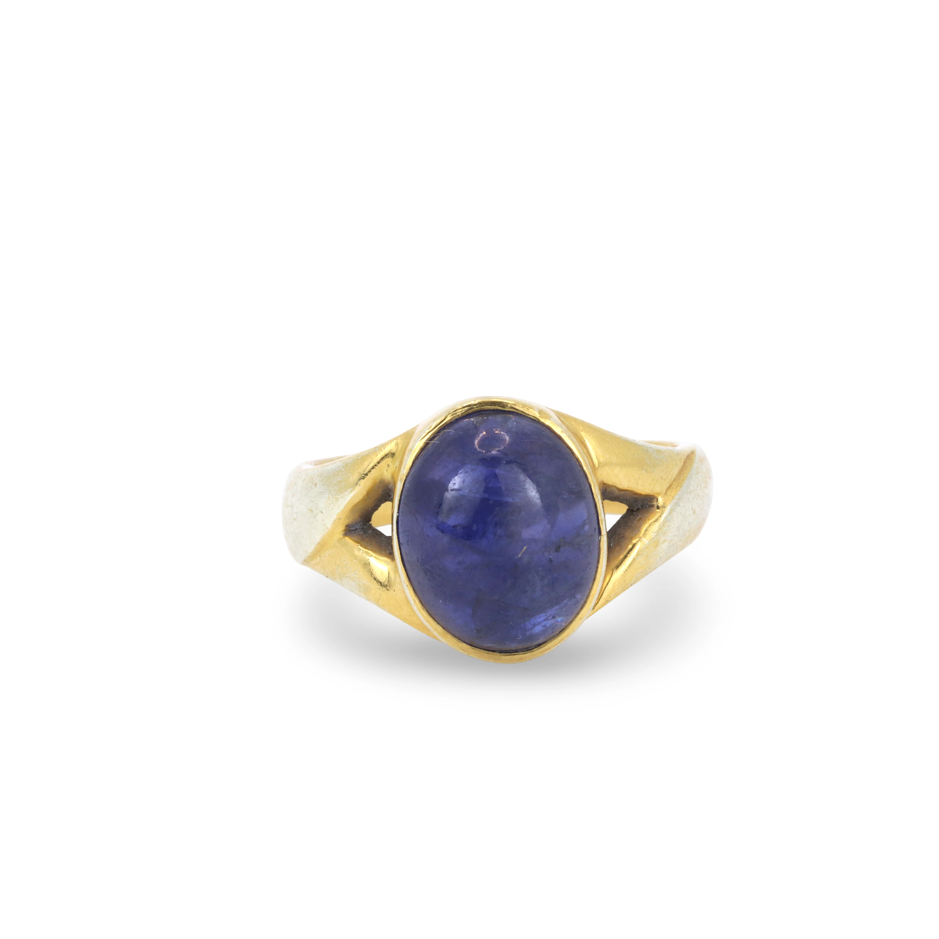 9CT GOLD 5CT SAPPHIRE RING.
