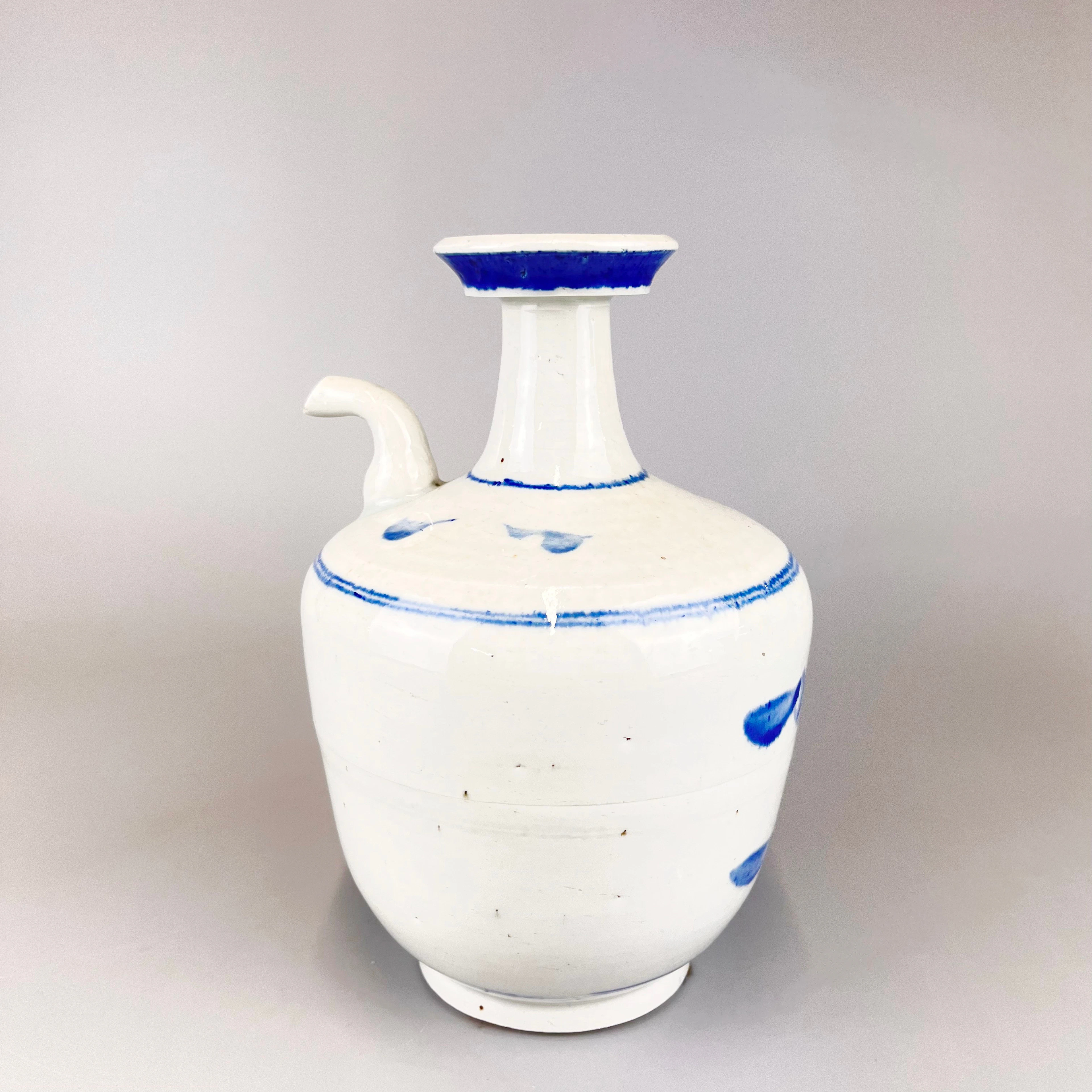 ORIENTAL POTTERY VESSEL.