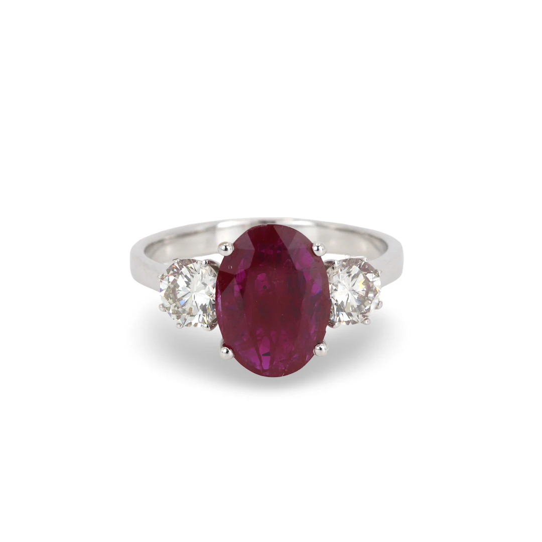 18CT GOLD (2.40CT) RUBY & DIAMOND RING.