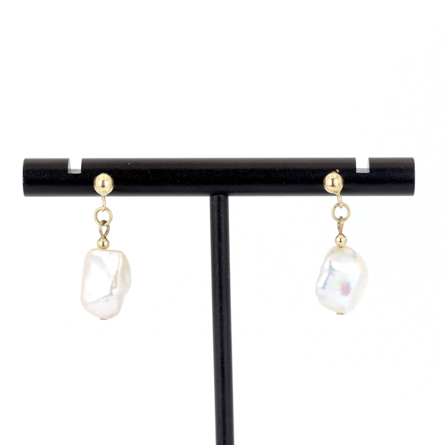 BAROQUE PEARL 9CT EARRINGS.