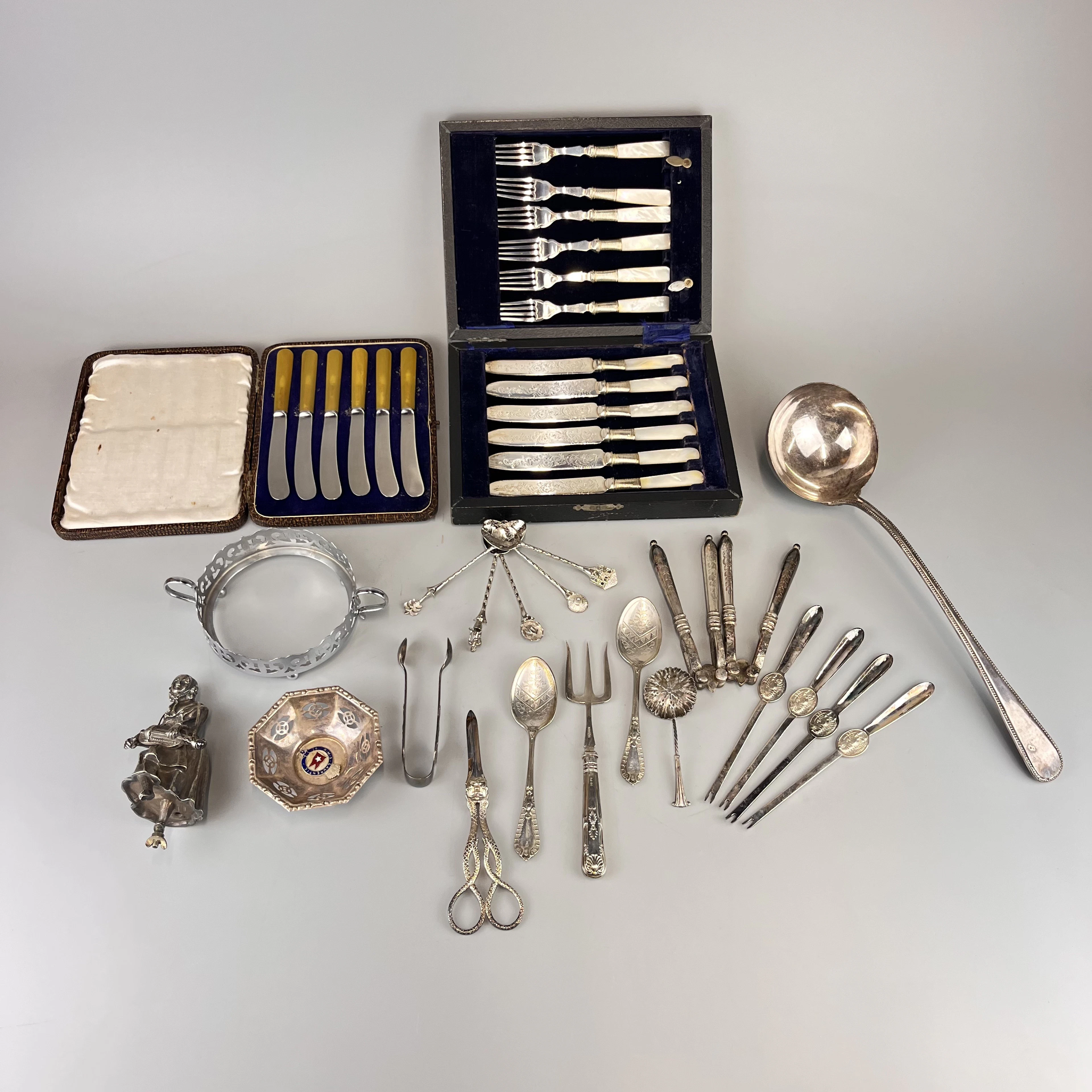 MIXED SILVER PLATE.
