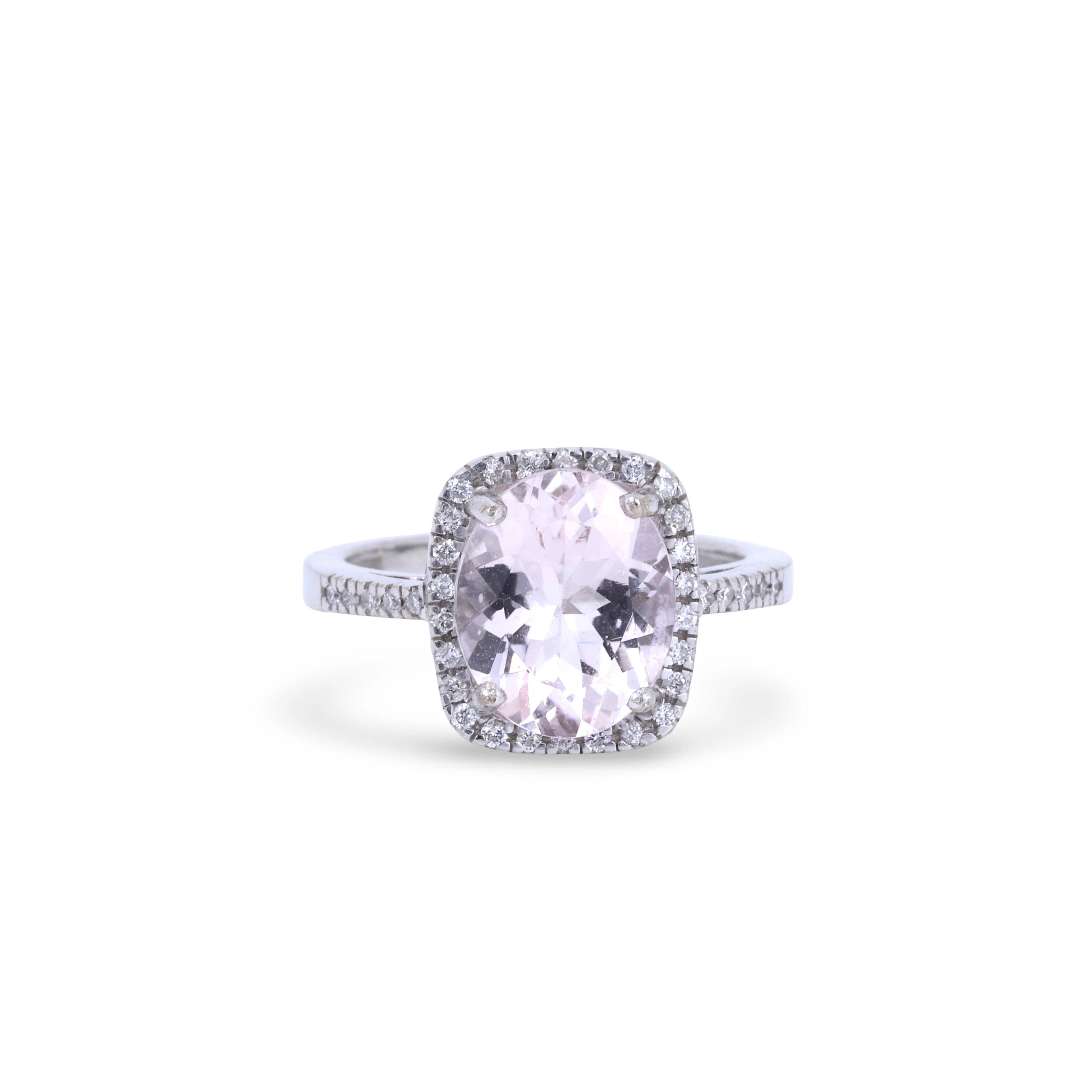18CT MORGANITE & DIAMOND RING.