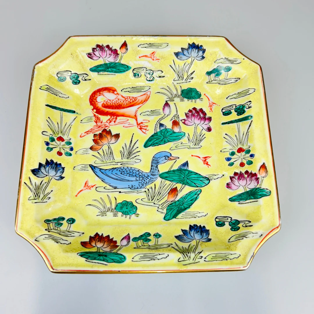CHINESE PORCELAIN PLATE.