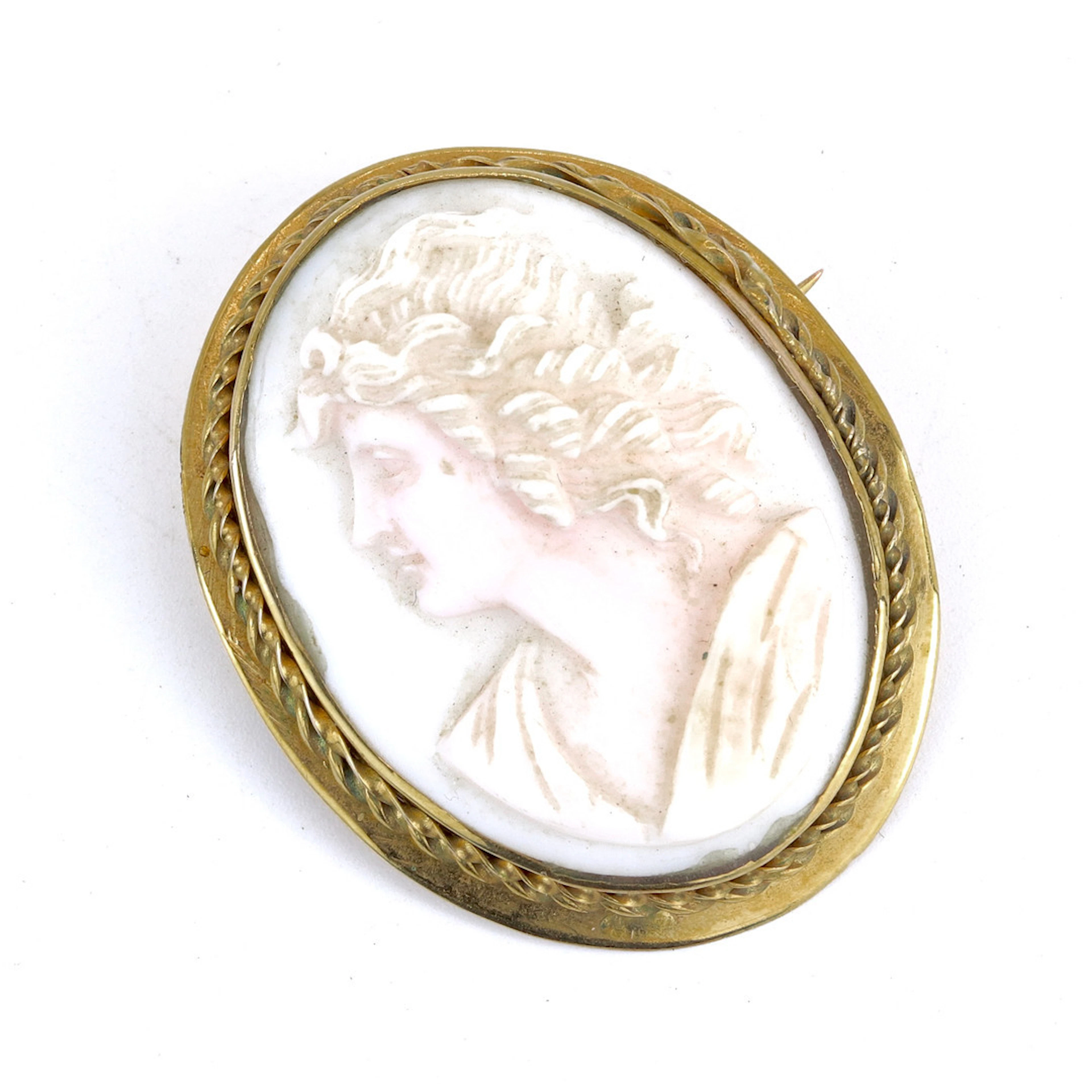 18CT GOLD CAMEO BROOCH.