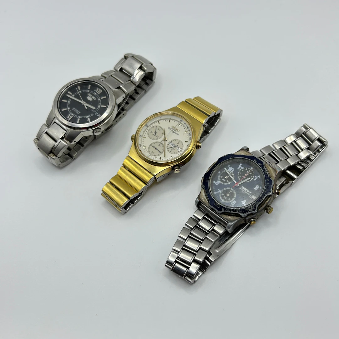 THREE VINTAGE WRISTWATCHES.