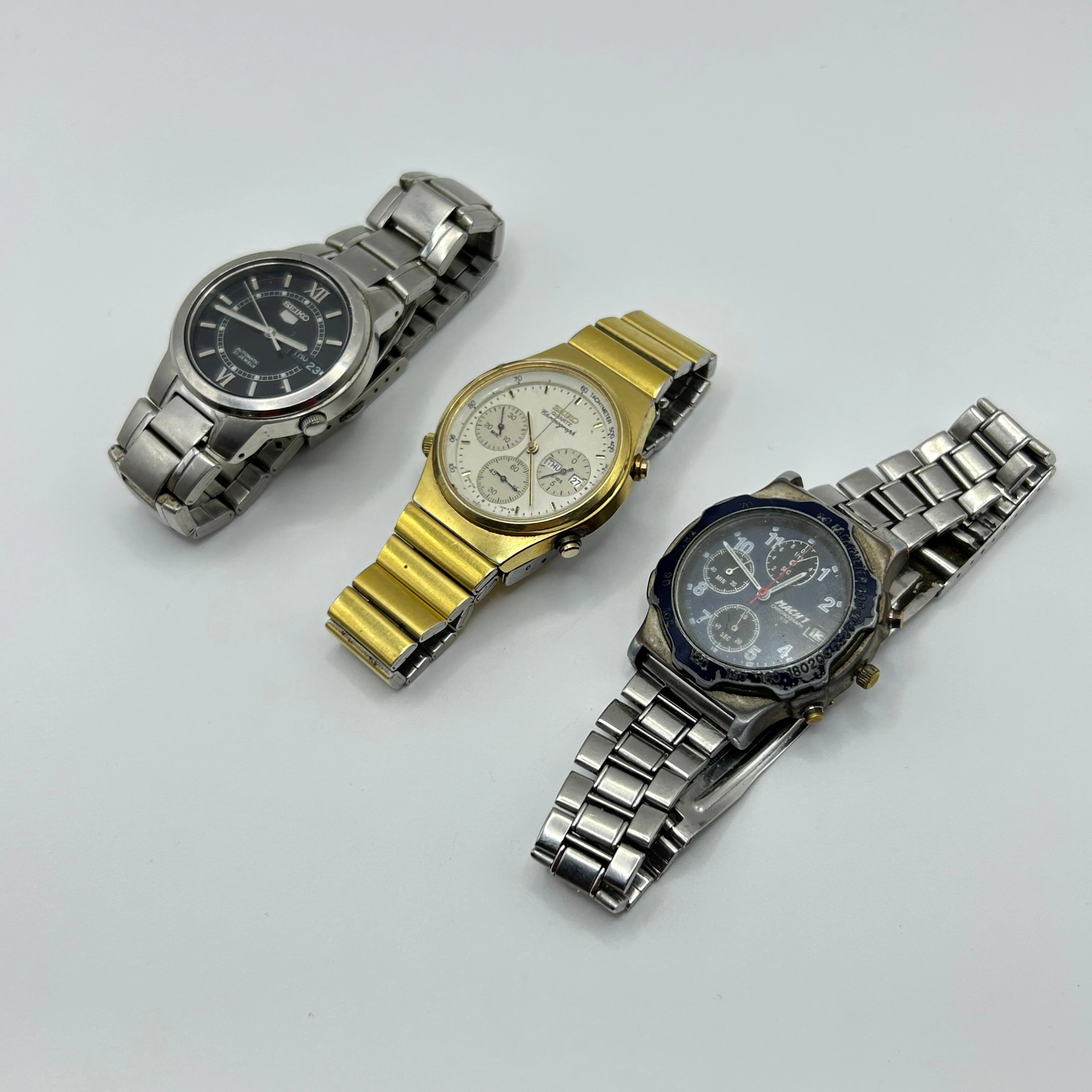 THREE VINTAGE WRISTWATCHES.