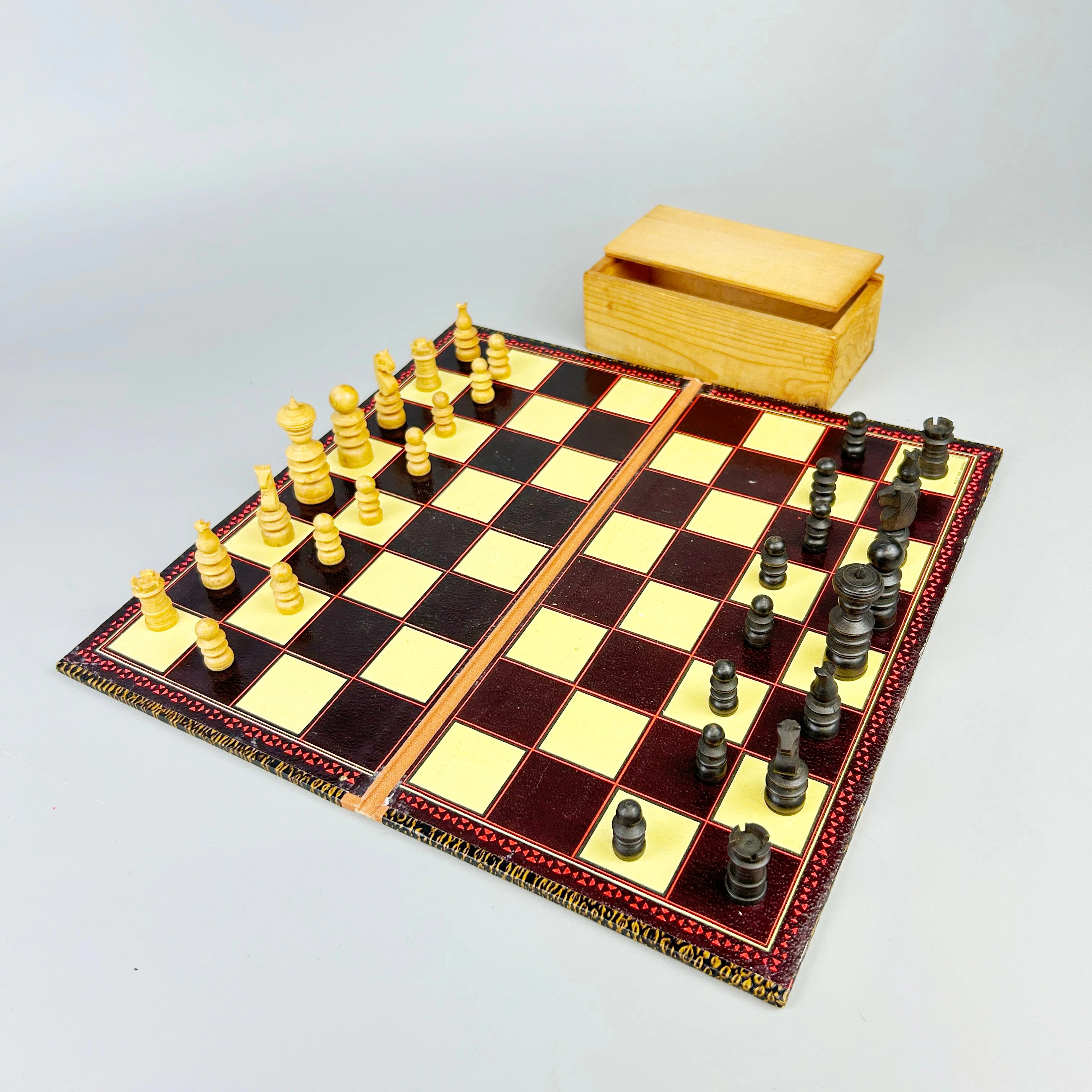 CHESS SET.