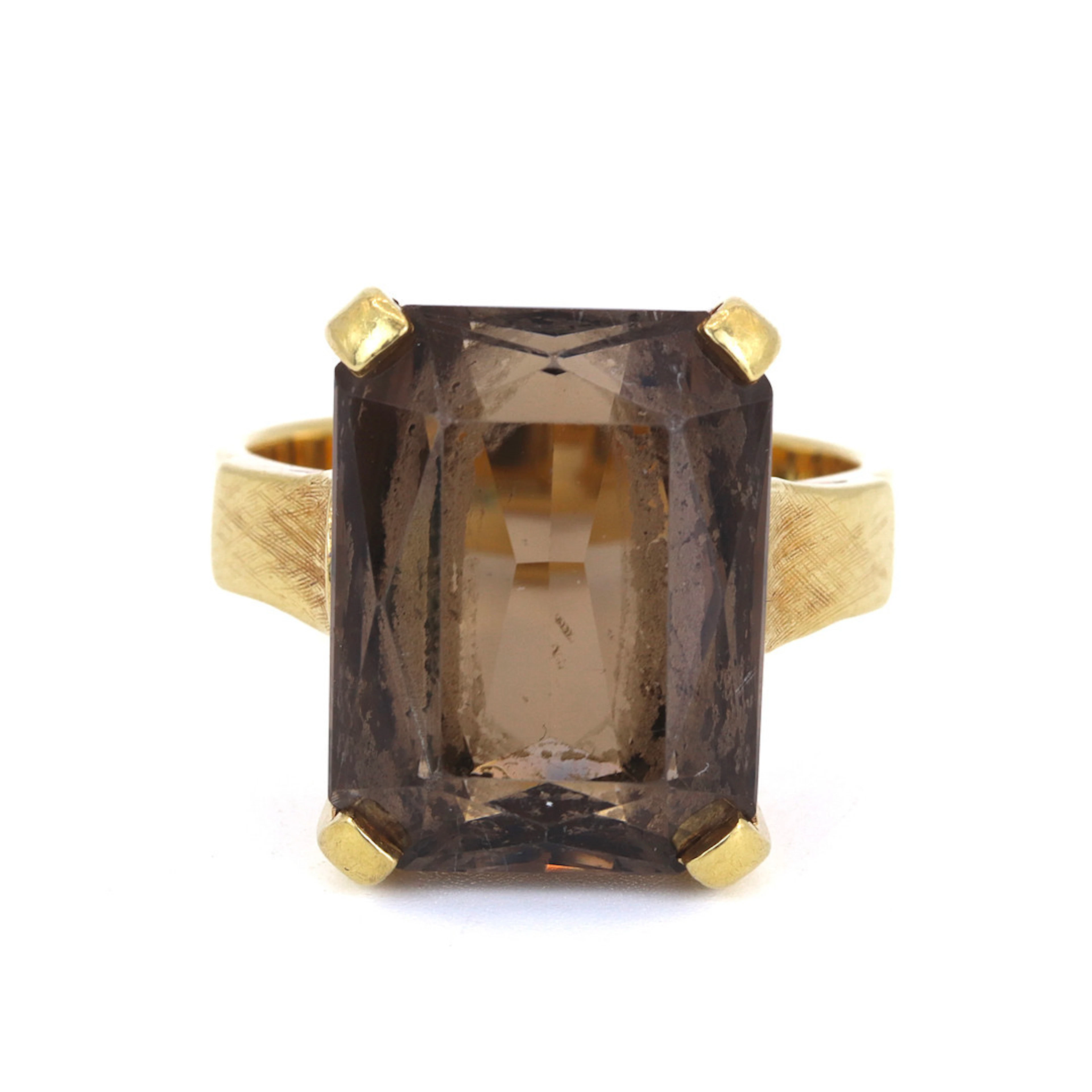 18CT SMOKEY QUARTZ RING.