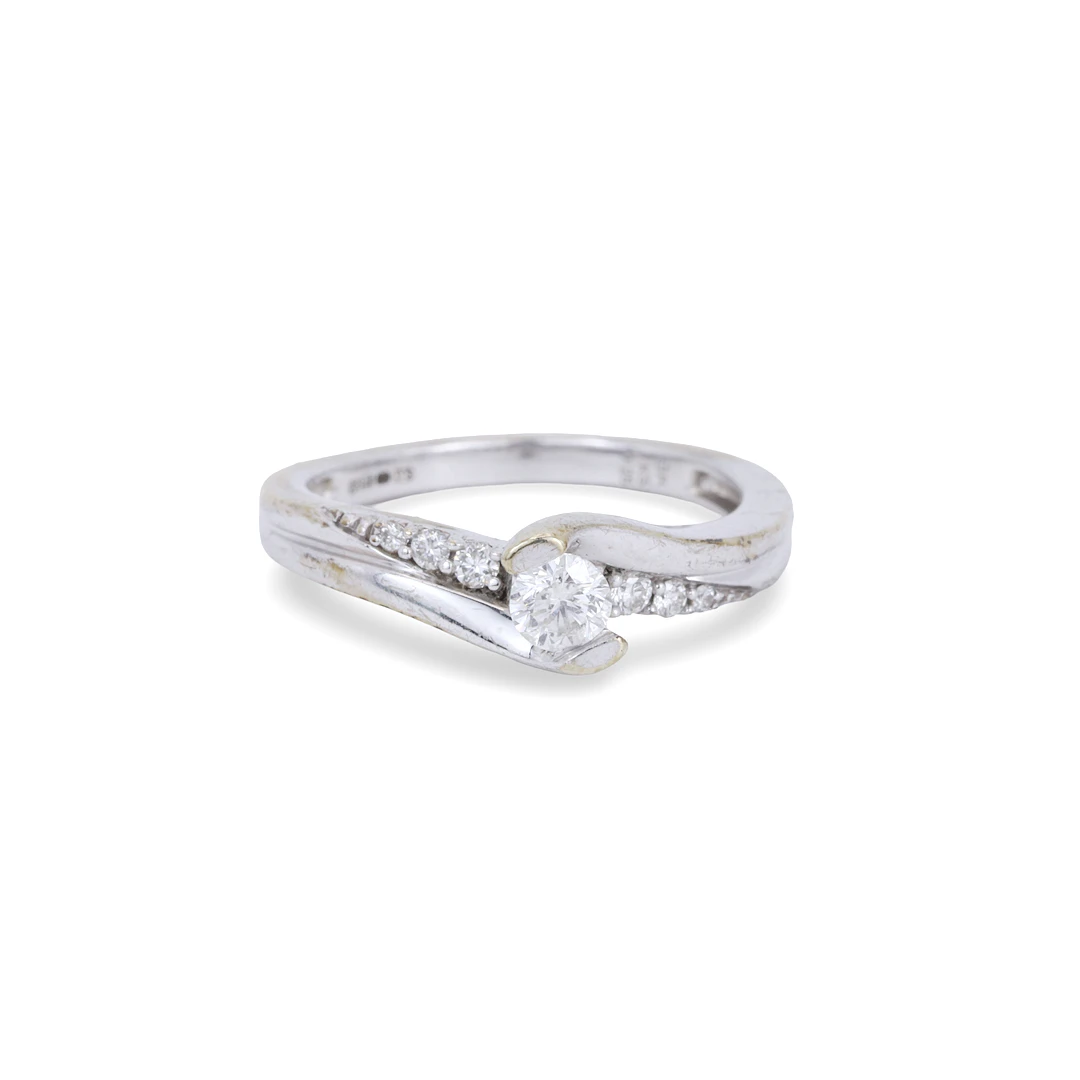 0.25CT DIAMOND RING.