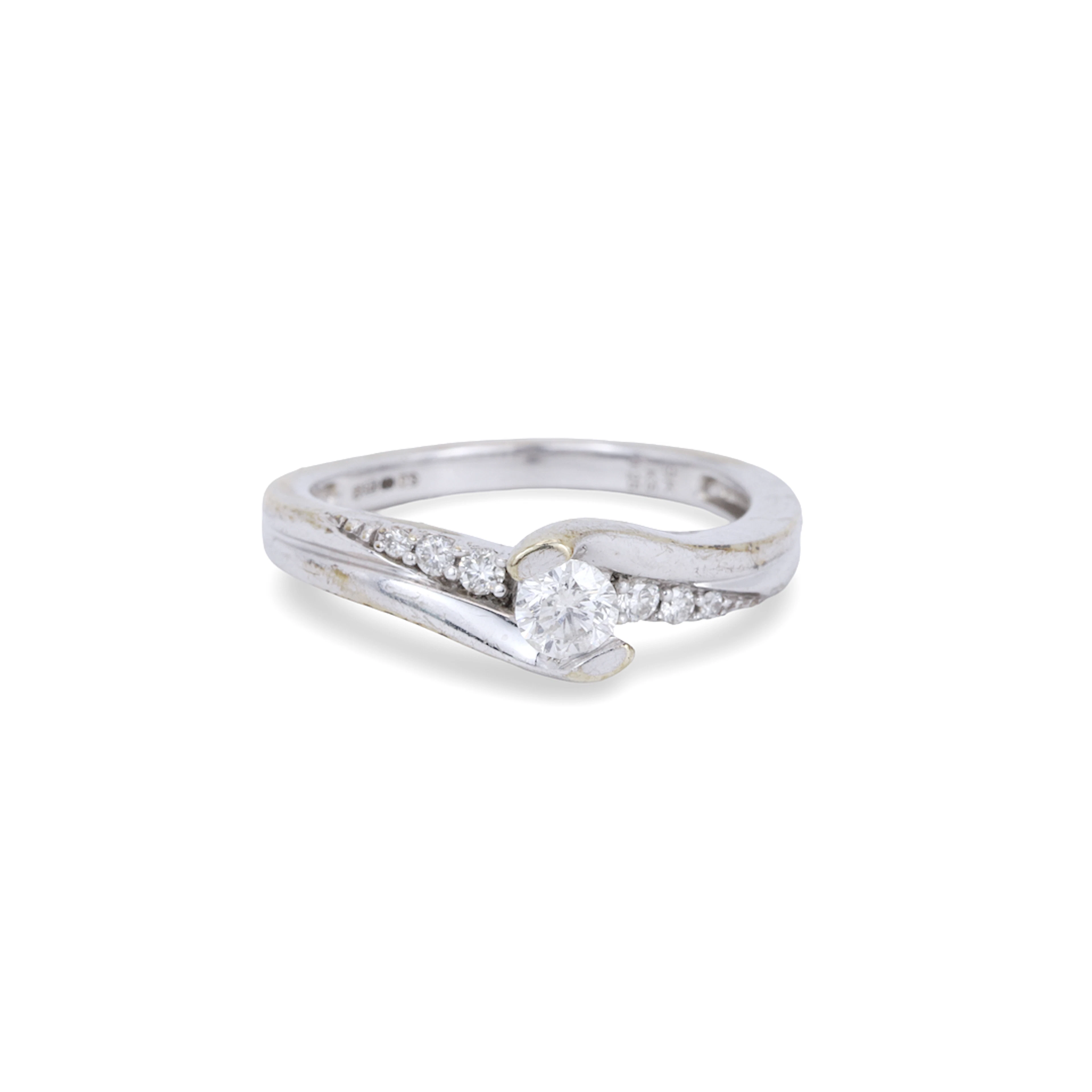 0.25CT DIAMOND RING.