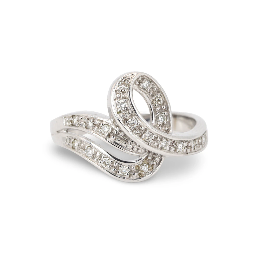9CT DIAMOND SET RING.