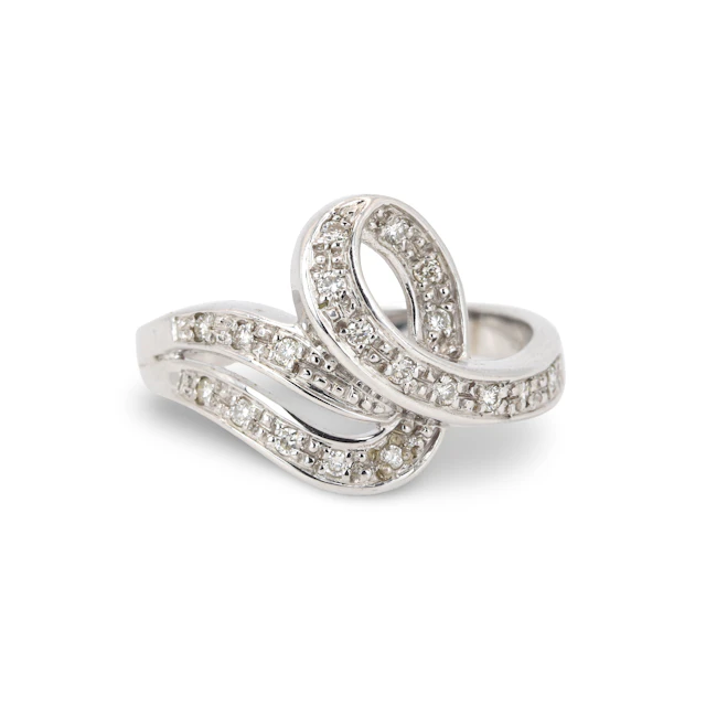 9CT DIAMOND SET RING.
