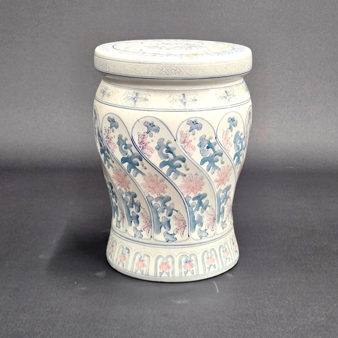 CHINESE PORCELAIN GARDEN STOOL.