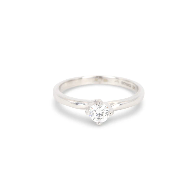 18CT GOLD DIAMOND SOLITAIRE RING.