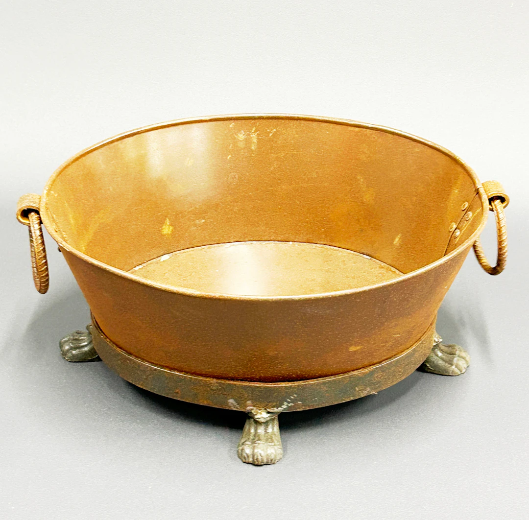 CAST IRON PLANTER.