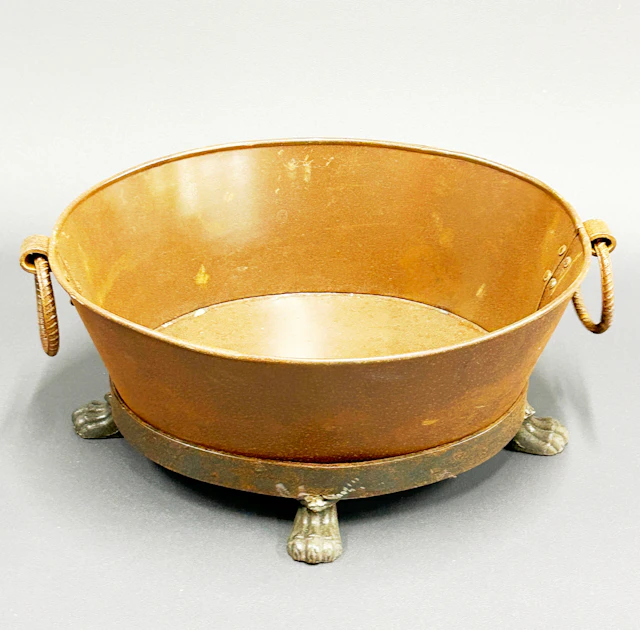 CAST IRON PLANTER.