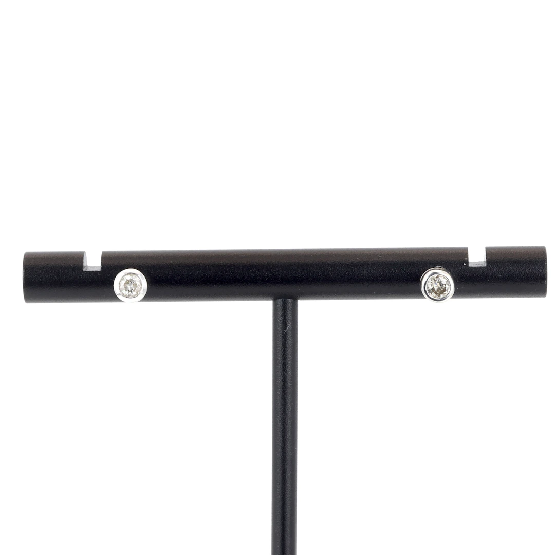 9CT DIAMOND STUD EARRINGS.