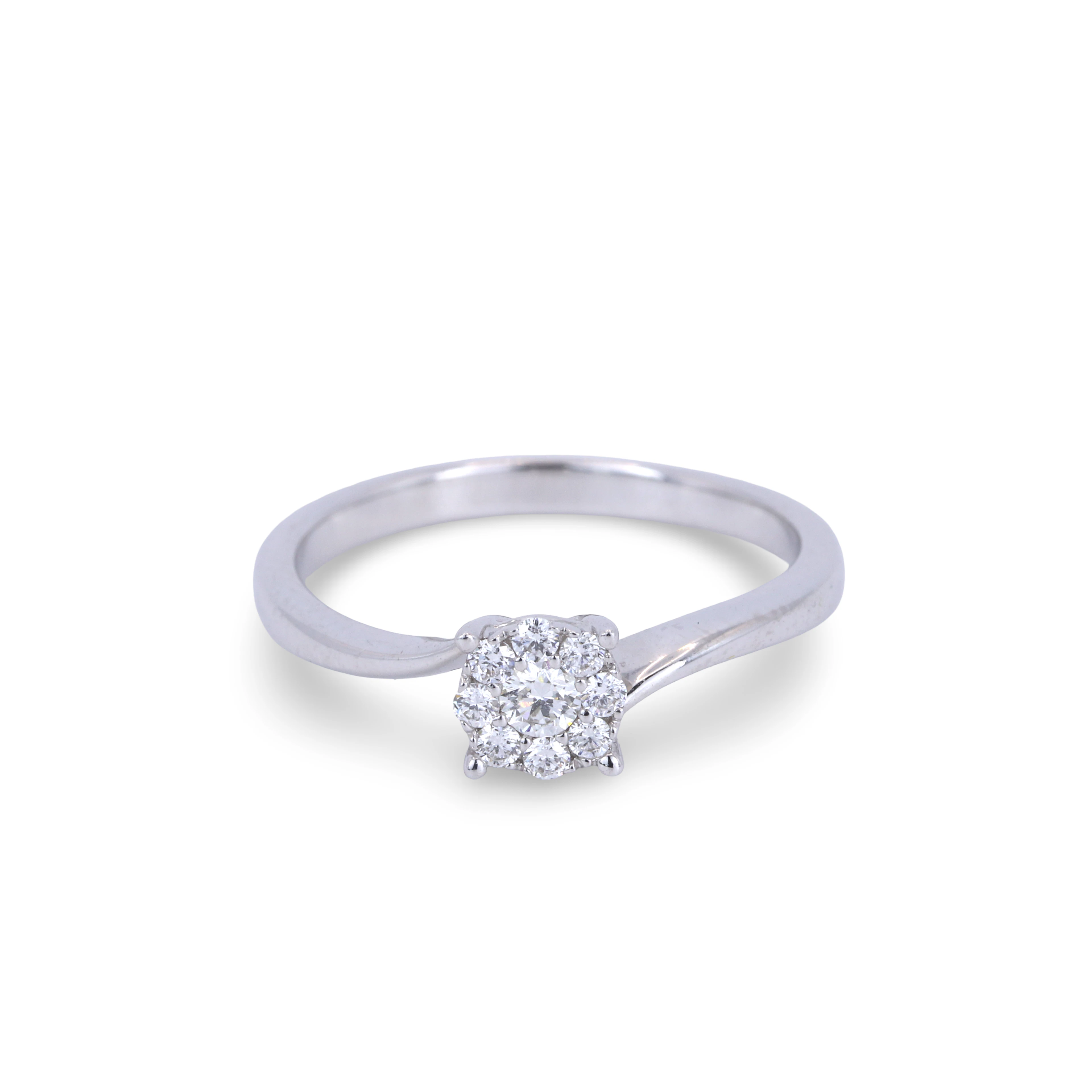 18CT DIAMOND CLUSTER RING.
