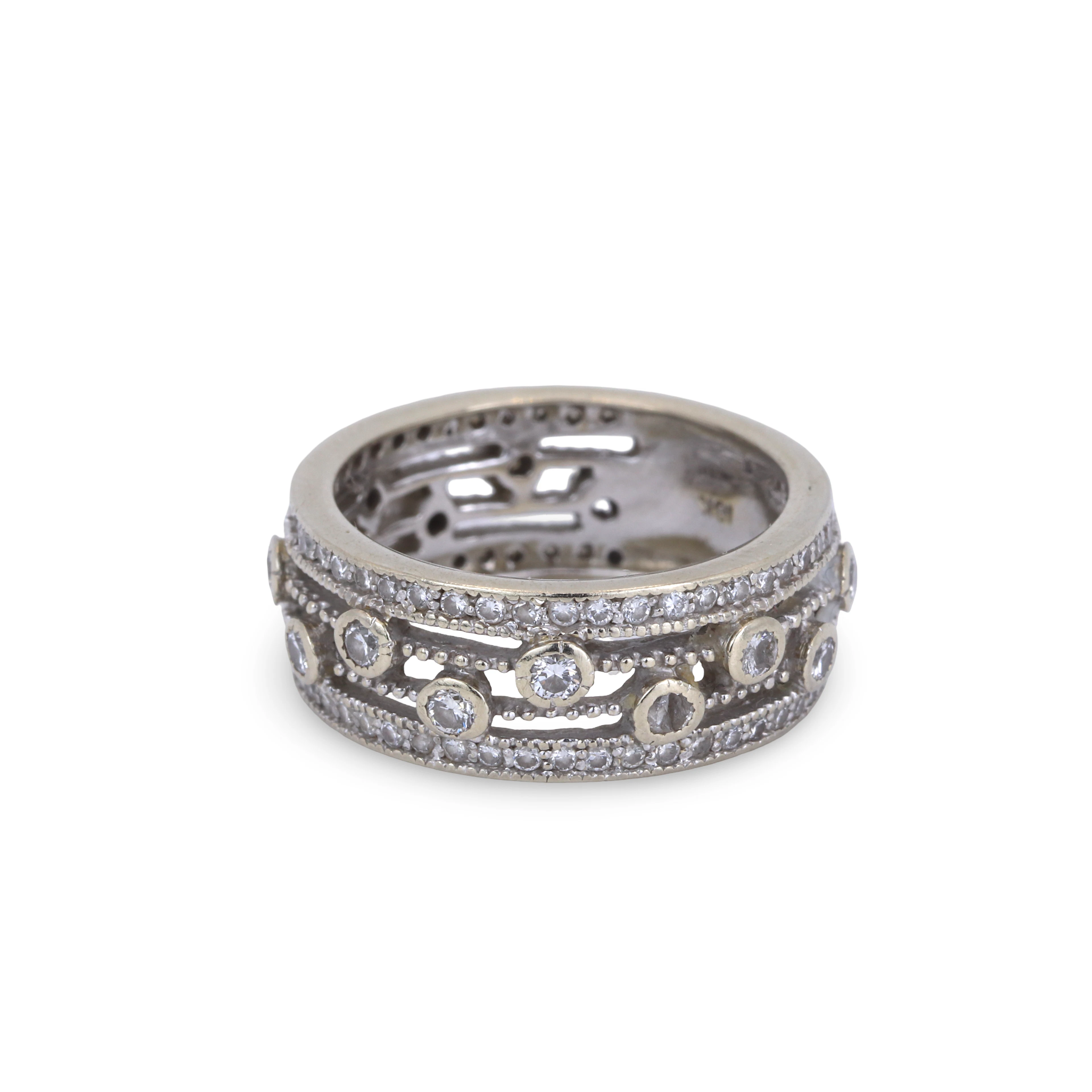 18CT GOLD DIAMOND RING.