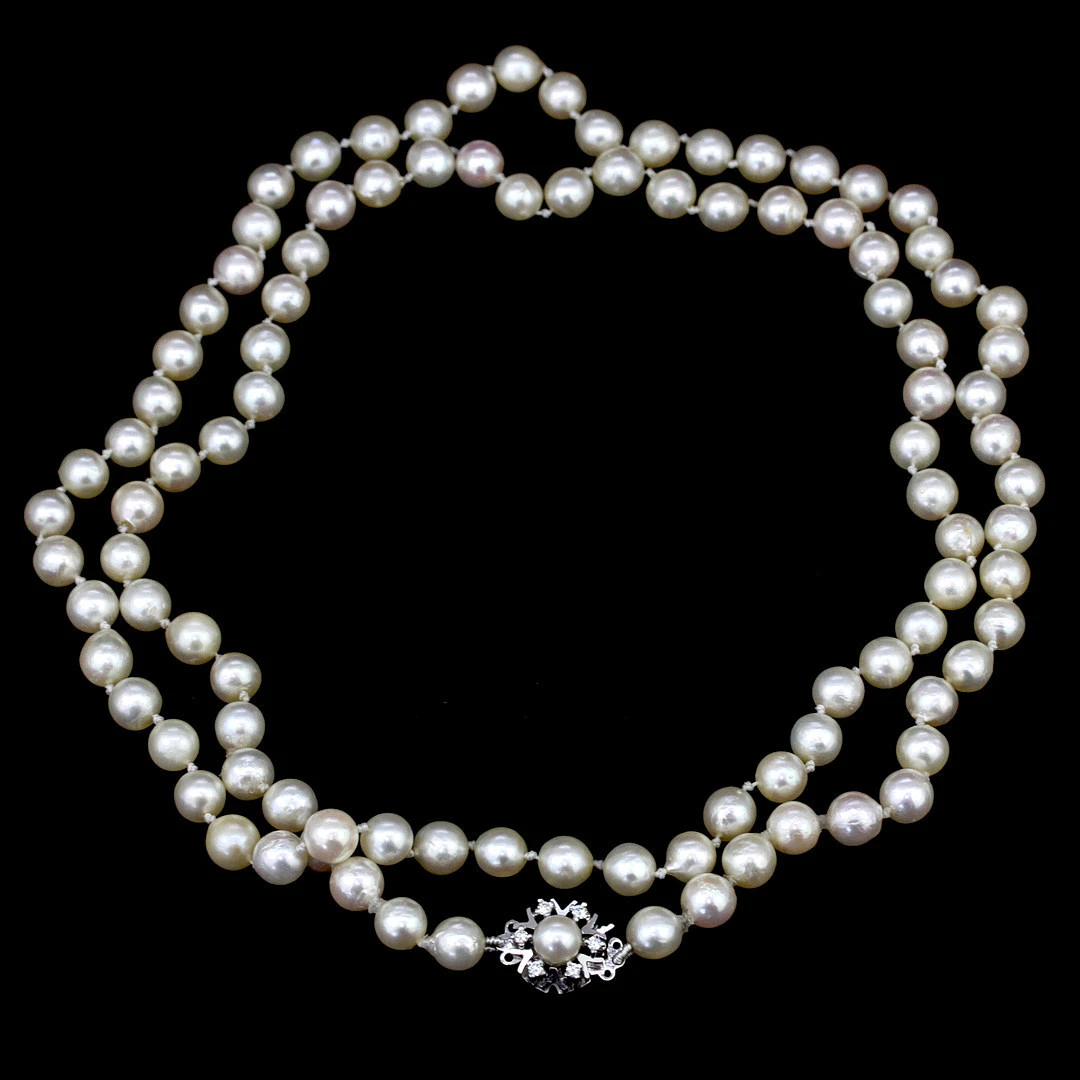 18CT GOLD AKOYA PEARLS NECKLACE.