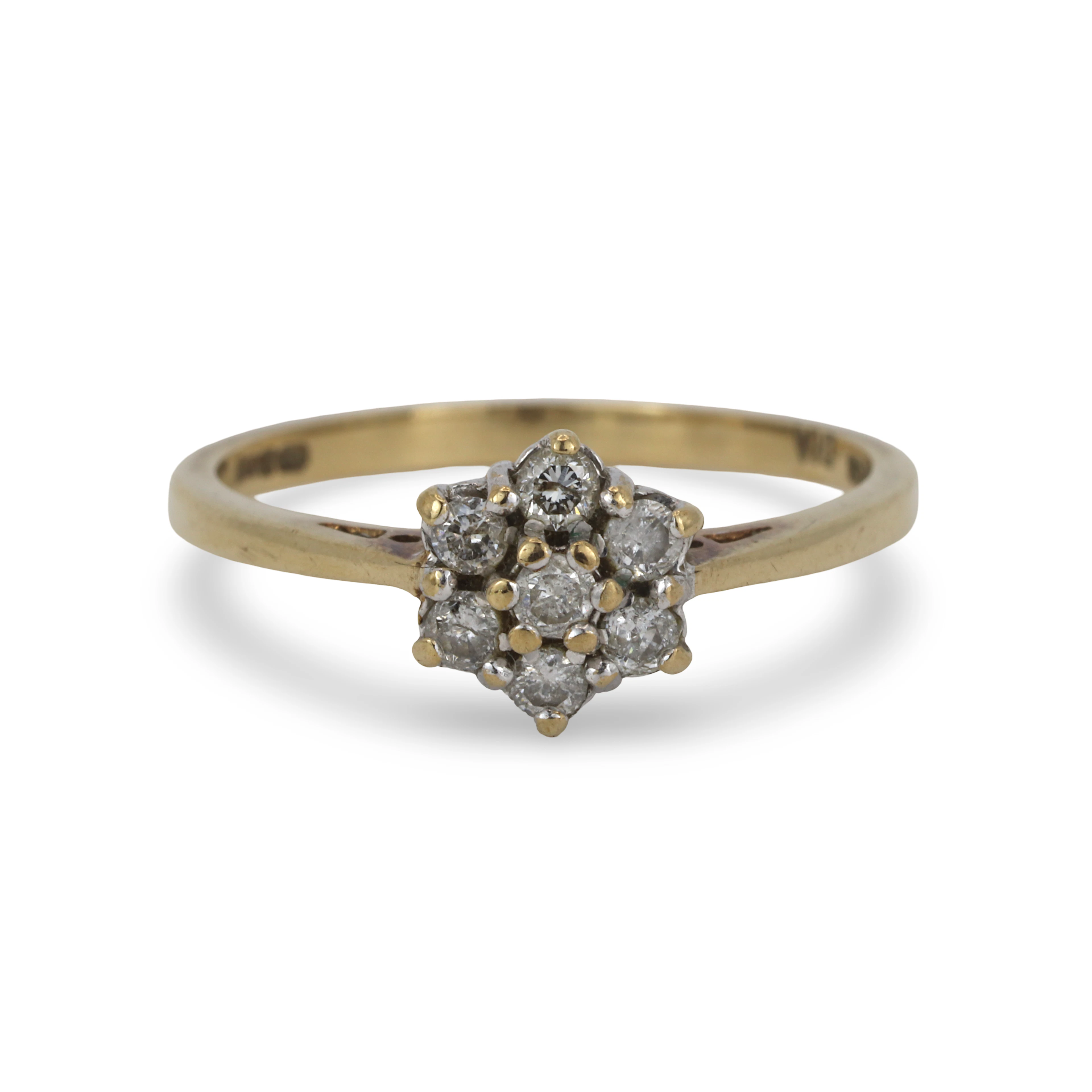 9CT DIAMOND CLUSTER RING.