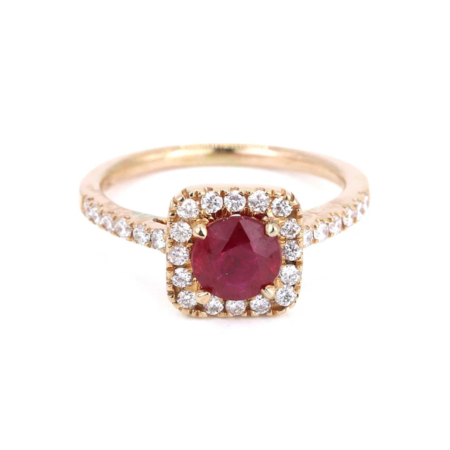 18CT GOLD RUBY AND DIAMOND SET RING.