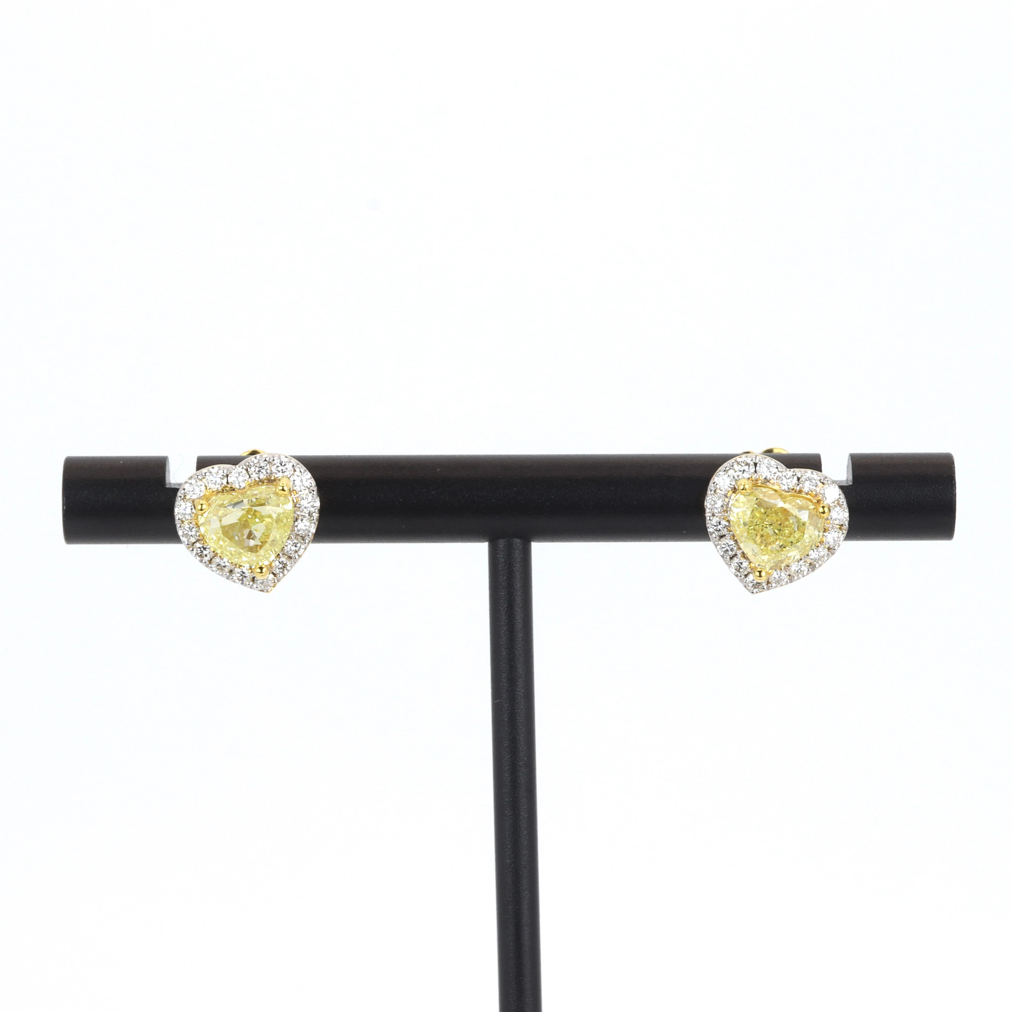 18CT 2.04 CENTRE YELLOW DIA STUD EARRINGS.