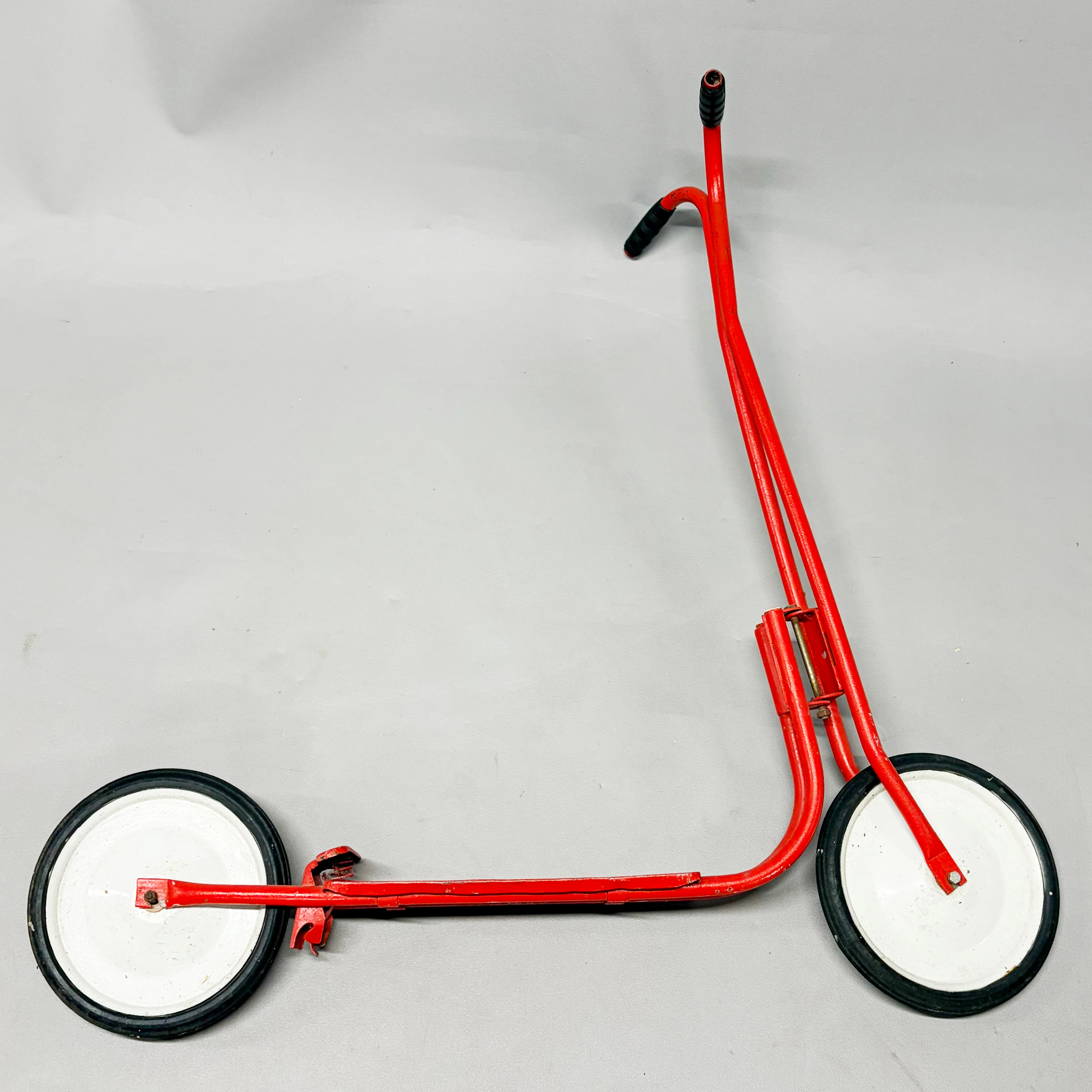 CHILD'S KE-LO SCOOTER.